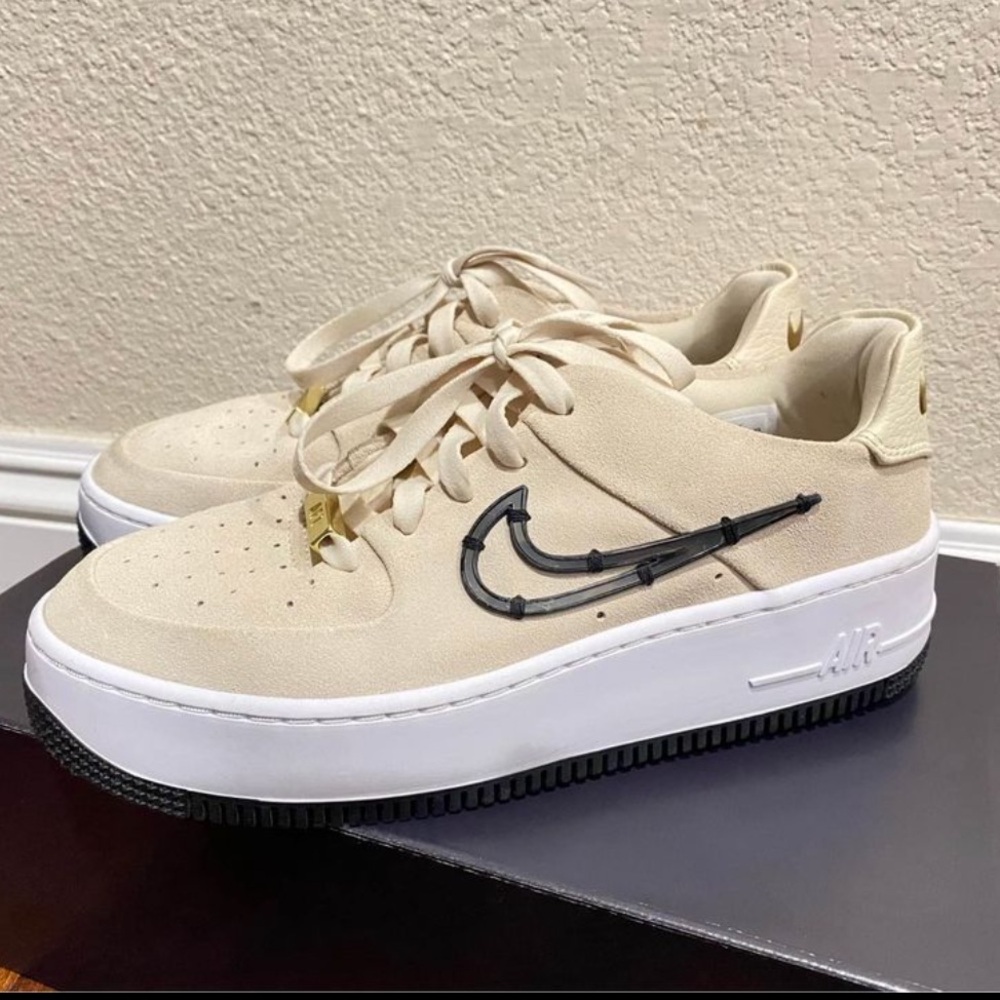 Nike Air Force 1 - Picture 3 of 8